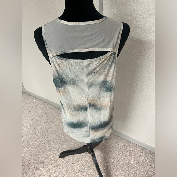 Lululemon camo spray sculpt tanktop - Picture 6 of 9